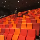 Audio med høy rygg i et auditorium Fora Form
