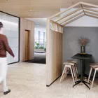 Arbeidssone med Knekk krakker og Kvart bord Fora Form