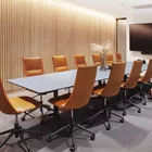 Fjell konferansestoler med hevsenk og Kvart møtebord Fora Form