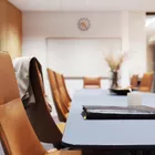 Fjell stoler og Kvart bord i et konferanserom Fora Form