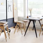 Kreativ arbeidsrom med Knekk bord og krakker Fora Form