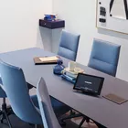 Møterom med Fjell stoler og Kvart bord fra Fora Form