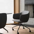 Dwell Conference stoler sammen med et Kvart møtebord fra Fora Form