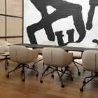 Konferanserom med Dwell stoler og Kvart bord fra Fora Form