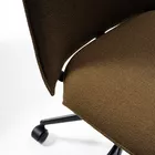 Fjell konferanse stol med spalte mellom sete og rygg fra Fora Form