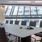 Fjell konferansestoler og Kvart bord i et konferanserom Fora Form