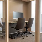 Fjell stoler i et lite arbeidsrom Fora Form