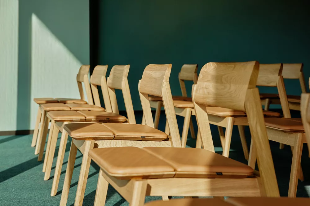 Fora Form Knekk chairs in conference setting