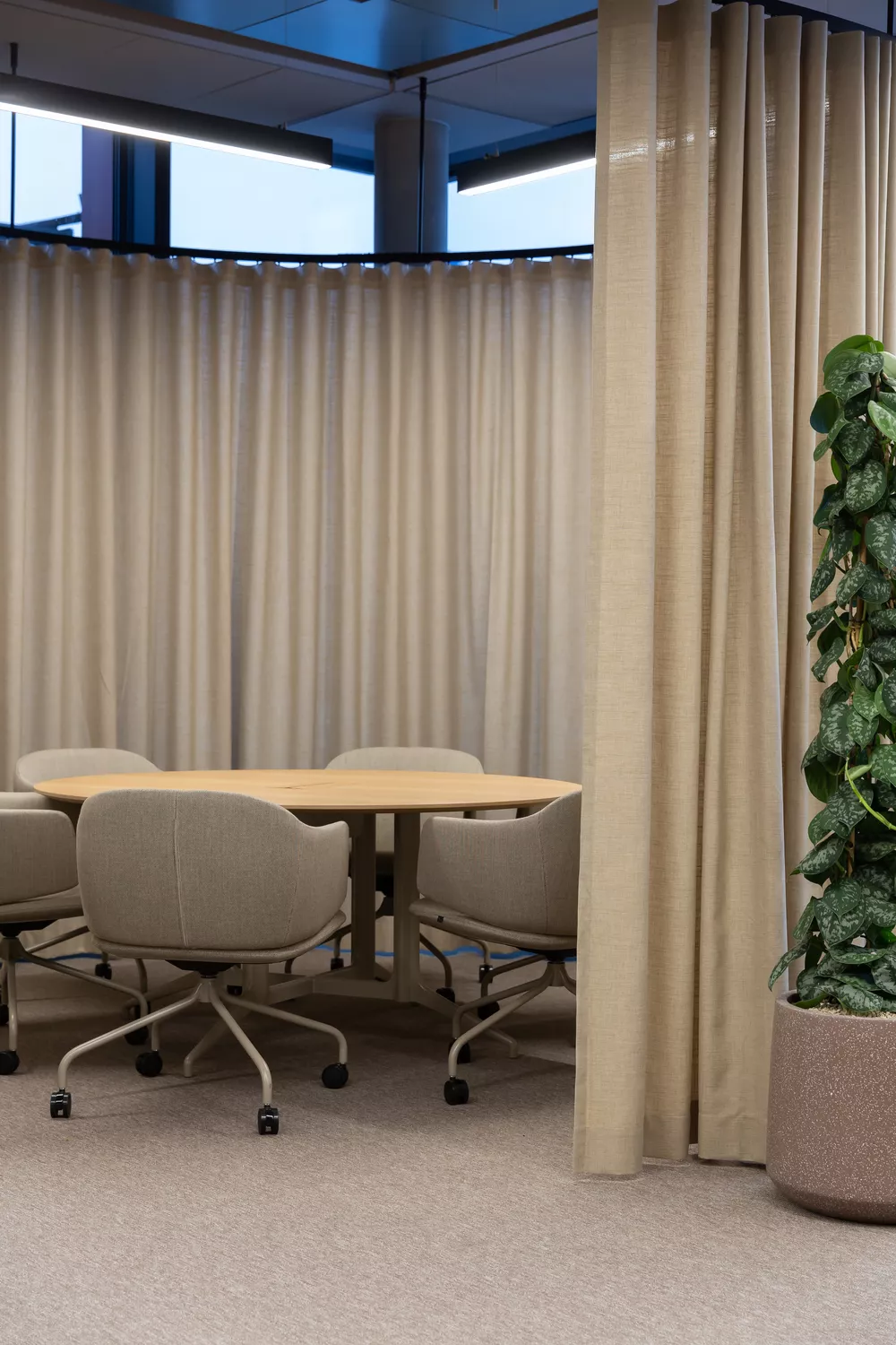 Dwell conference chairs and Kvart table by Fora Form Photo Cahtrine Holst