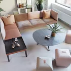 Senso hjørnesofa med Misto puffer og Camp bord Fora Form