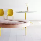 Senso pall City stoler og Kvart bord i gul harmoni Fora Form