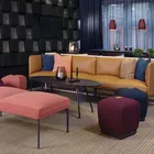 Senso sofa i hud Senso puff Misto puffer og Burell bord hos Fora Form i Oslo