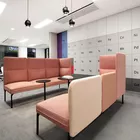 Senso sofa i flere farger sammen med S bord Fora Form