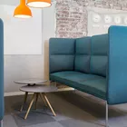 Senso sofa med høy rygg og Cup bord Fora Form