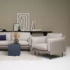 Otis sofa og stol framfor en Note hylle fra Fora Form