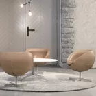 Planet stoler i skinn og hvit Kvart lounge bord Fora Form jpg