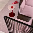 Senso Frame stoler med høye gridder og S bord fra Fora Form