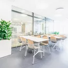 Con I stoler med finer rygg og Kvart bord Fora Form