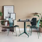 Pauserom med City stablestoler og Kvart bord Fora Form