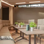 Lun kantine med Senso sofaer og Kvart bord Fora Form