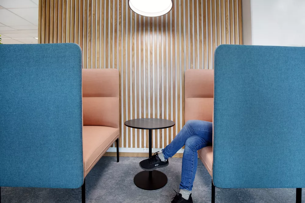 Senso sofa med S bord hos Gjøvik Rådhus Fora Form