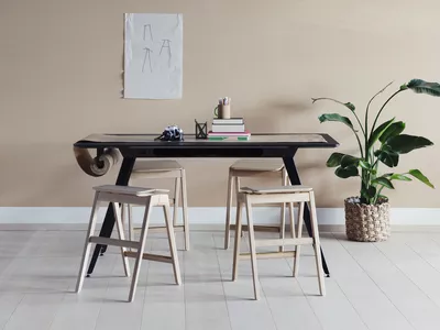 Kreativt rom med Knekk bord og krakker Fora Form