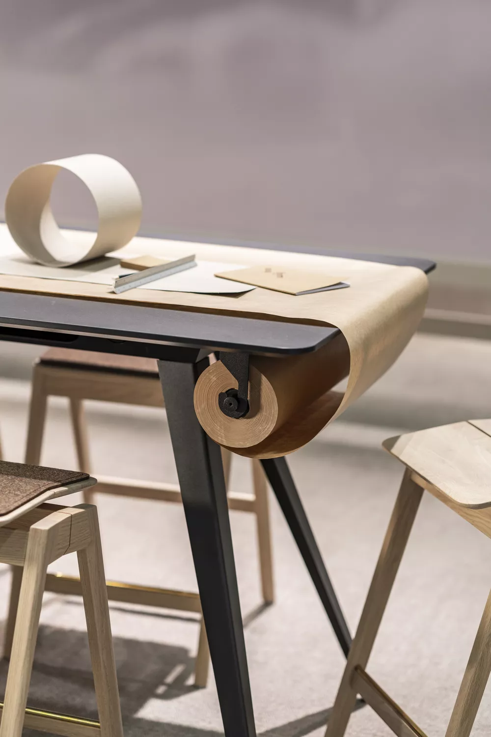Knekk activity table and paper roll Fora Form