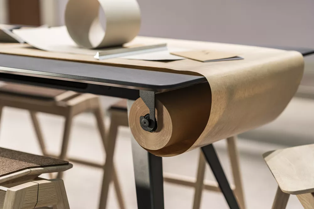 Knekk table with paper roll and paper roll holder Fora Form