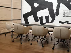 Konferanserom med Dwell stoler og Kvart bord fra Fora Form