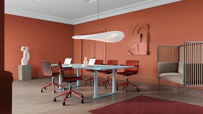 Atrium konferansestoler og Roma bord i et møterom fra Fora Form ordinary LR