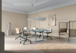 Atrium konferansestoler og Roma bord i et møterom fra Fora Form extraordinary