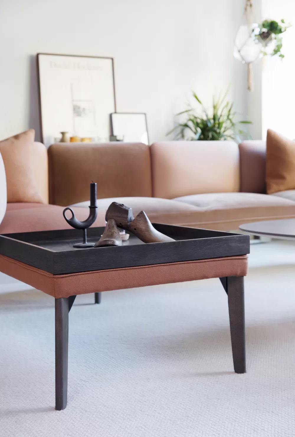 Senso sofa med påmontert bord i eik og eik understell Fora Form
