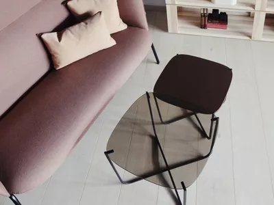 Tind 1500 H sofa med Root bord i glass og valchromat Fora Form