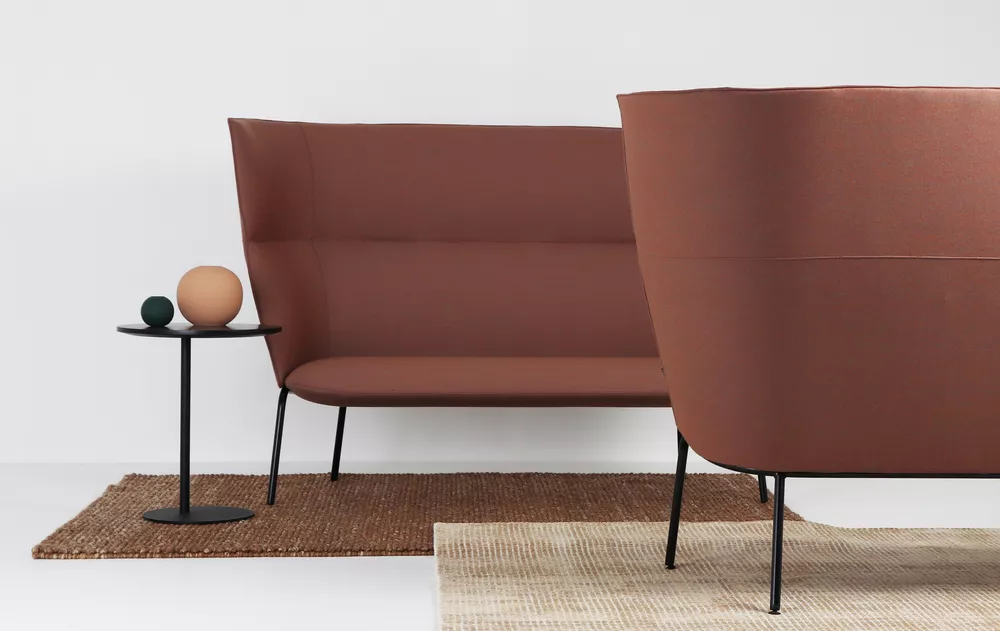 To høye Tind 1500 sofaer og S bord Fora Form