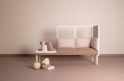 Senso sofa med hvitvasket spiler og bord fra Fora Form