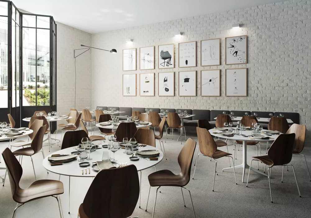 Restaurant med City stoler i valnøtt Kvart bord og Senso sofa Fora Form