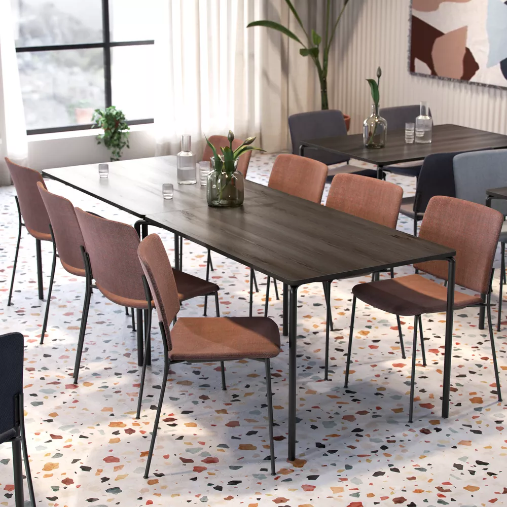 Clip Noir table and Atrium chairs from Fora Form HR