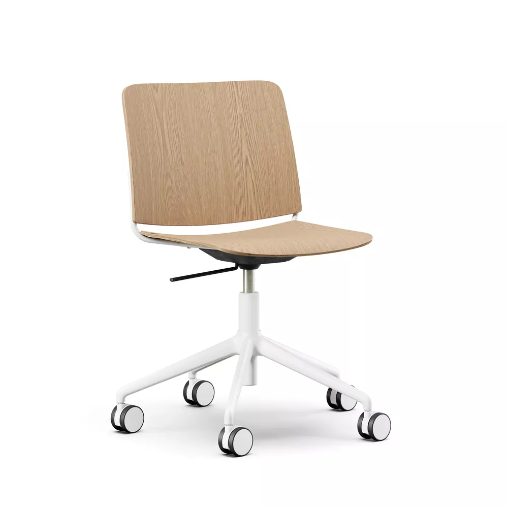 Atrium Focus hjul eik finer sete og rygg fra Fora Form