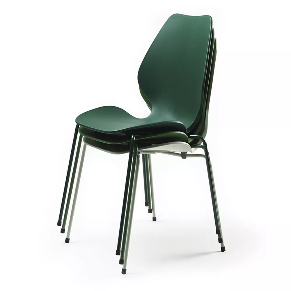 City plast stoler i en stabel Fora Form