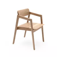 Knekk chair in oak with armrest Fora Form