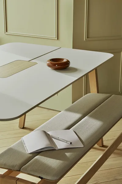 Knekk bench in whitewashed