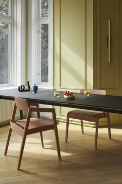 Knekk wood table and chairs in blended pink