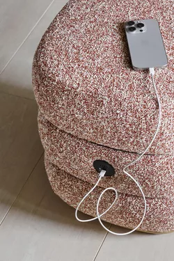 ODD plus ottoman charging a phone photo Inger Marie Grini Fora Form 56 A0680