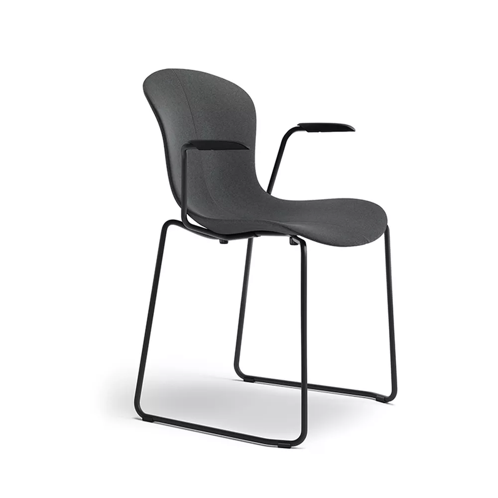 Pond II stol med cover i Synergy og grå epoxy understell Fora Form