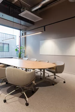 Dwell chairs and Kvart table in a conference room by Fora Form Photo Cahtrine Holst IV