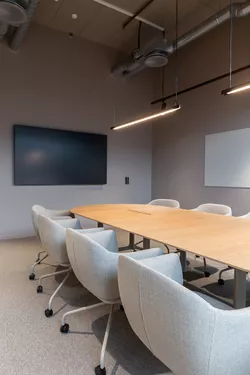 Dwell conference chairs and Kvart table in a conference room by Fora Form Photo Cahtrine Holst